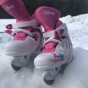 Girls adjustable Disney Princess skates.